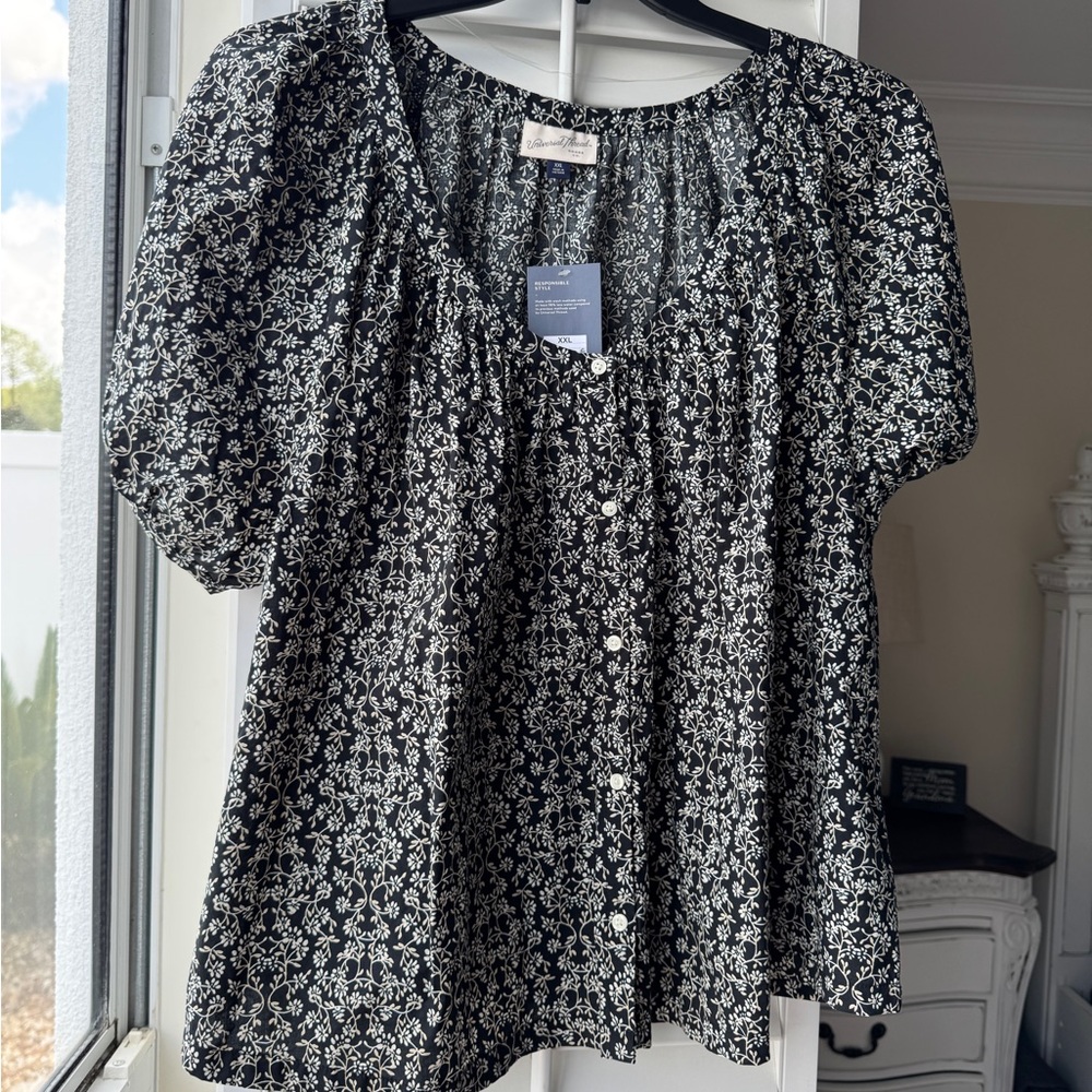 Brand New Universal Thread Black, Cream and White Buttoned Short Sleeve Blouse